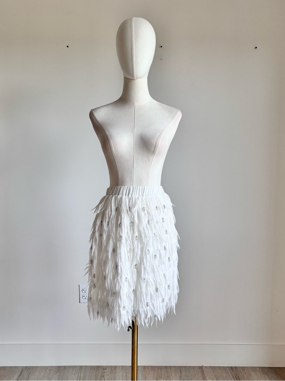 allison new york white feather sequin beaded mini skirt size small